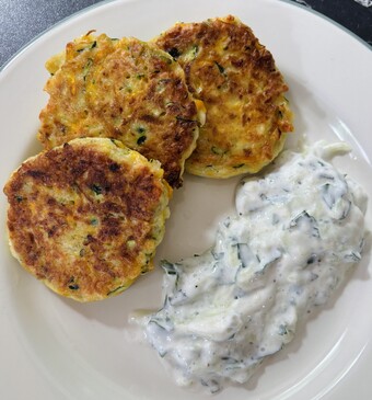 Courgette halloumi fritters