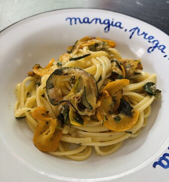 Courgette pasta met gemarineerde kruiden