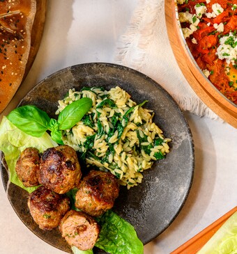 Spinazie-orzo met gehaktballen 