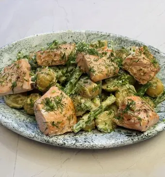 Aardappelsalade met sperziebonen en zalm