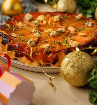 Tarte tatin met blauwe kaas