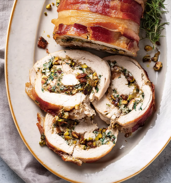 Traditioneel gevulde kalkoenfilet