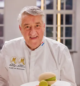 robert van beckhoven als ijsmeester met macaronijs
