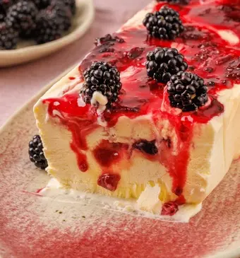 Semifreddo met bramen en drop 