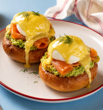 avocado gepocheerd ei croissant