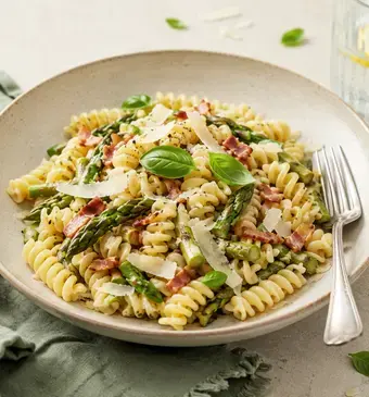 Fusilli met groene asperges en pancetta