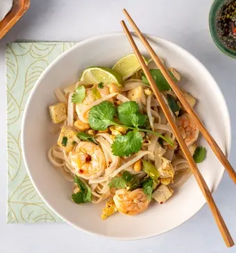 Pad thai met garnalen en tofu
