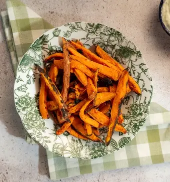 Zoete aardappel friet uit de oven