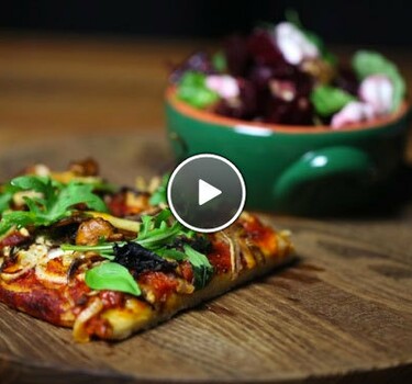 Paddenstoelenpizza met bietensalade