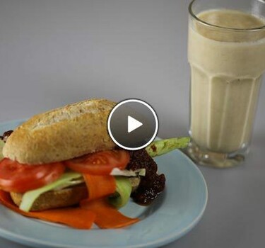 Broodje worst met appeltaartsmoothie