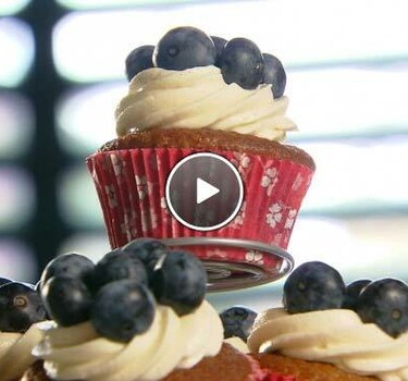 Blauwbessen cupcake met creamcheesecrème