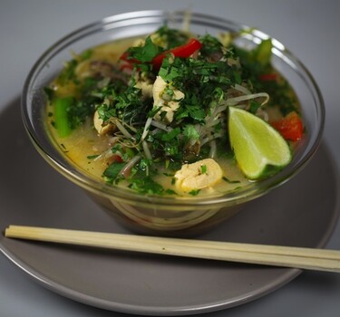 Aziatische noodles soep