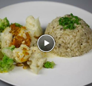 Risotto al funghi con cafolviore bicolore al peperone