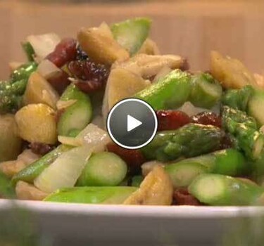 Asperges, cranberries en kastanjes uit de wok