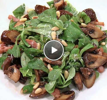 Salade van kastanjechampignons en spekjes