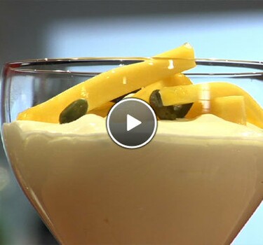 Luchtige saffraanyoghurt met mango
