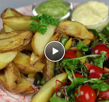 Ovenfriet met kwarkmayonaise & superfood salade