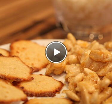 Amandelgranité met gesuikerde amandelen en amandelkoekjes