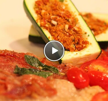 Saltimbocca alla Romana (kalfslapje met ham en salie) met Zucchine ripiene (gevulde courgette)