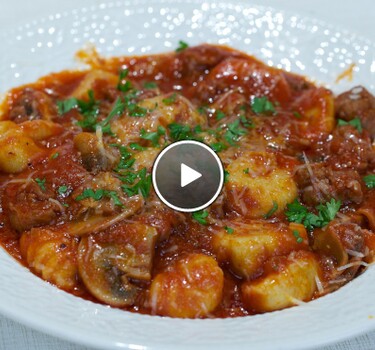 Gnocchi con funghi salsiccia (Gnocchi met paddenstoelen en worst)