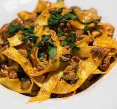 Pappardelle con zucchine e tritato al limone (pappardelle met courgette, gehakt en citroen)