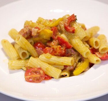 Pasta con verdure e avocado (Pasta met groente en avocado)