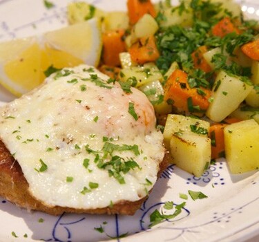 Najaarsschnitzels met kleurige aardappels