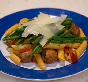 Penne met kipgehaktballen