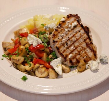 Gekaramelliseerde champignons met gegrilde varkensfilets