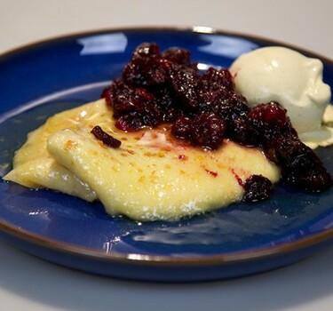 Crêpes Suzette met peren-cranberrycompote