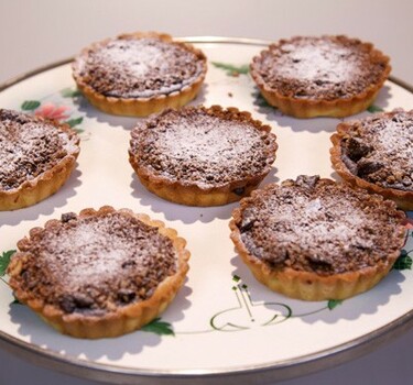 Sandra’s chocoladetaartjes met pecannoten en rozemarijn