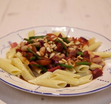 Italiaanse salami-bonenpot