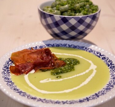 Aardappel-knoflooksoep met parmahamchips