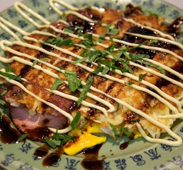 Okonomiyaki (Japanse pizza, Japanse pannenkoek)