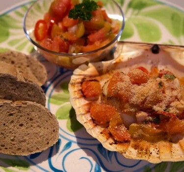 Coquilles met tomaat-grapefruitsalade