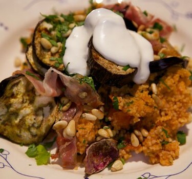 Tomatencouscous met ras el hanout-aubergines