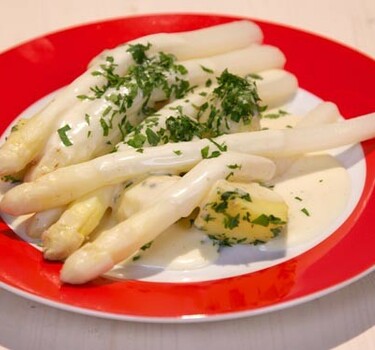 Asperges met Parmezaanse kaassaus