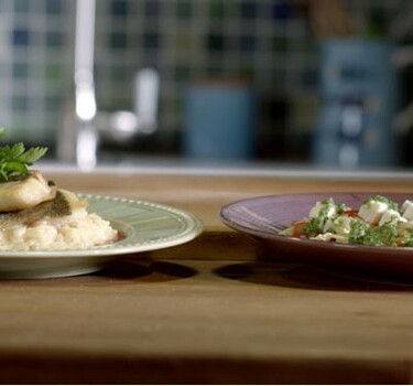 Zeebaars met risotto en tomaat-venkelsalade