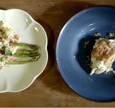 Kip met basilicumpesto, bechamelsaus en asperge-aardappelsalade