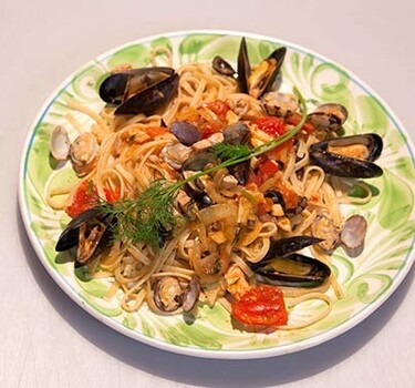 Linguine allo scoglio (linguine met zeevruchten)