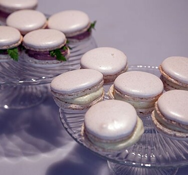 Macarons, hartig en zoet (patécrème en witte chocolade-vanillecrème)