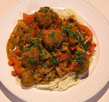 Spaghetti stroganoff met balletjes