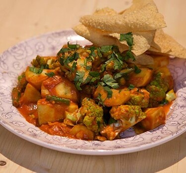 Zoete aardappelcurry met papadums