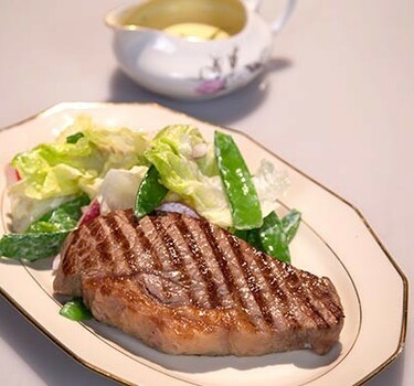 Entrecote met bearnaisesaus en groene salade