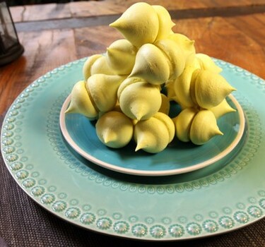 Lime curd meringue kisses