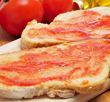 Pan con tomate