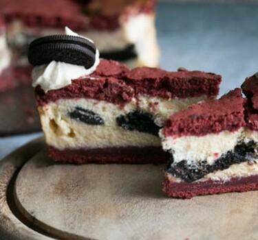 Red velvet Oreo cheesecake