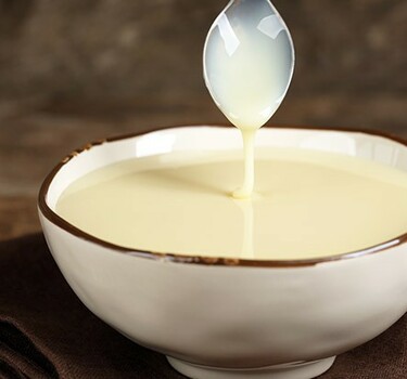 Wat is gecondenseerde melk precies?