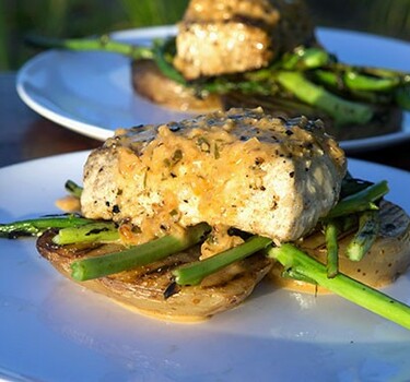 Gerookte barracuda met palmhart-aspergesalade