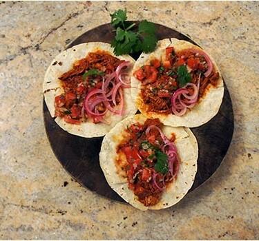 Cochinita Pibil en pico de gallo